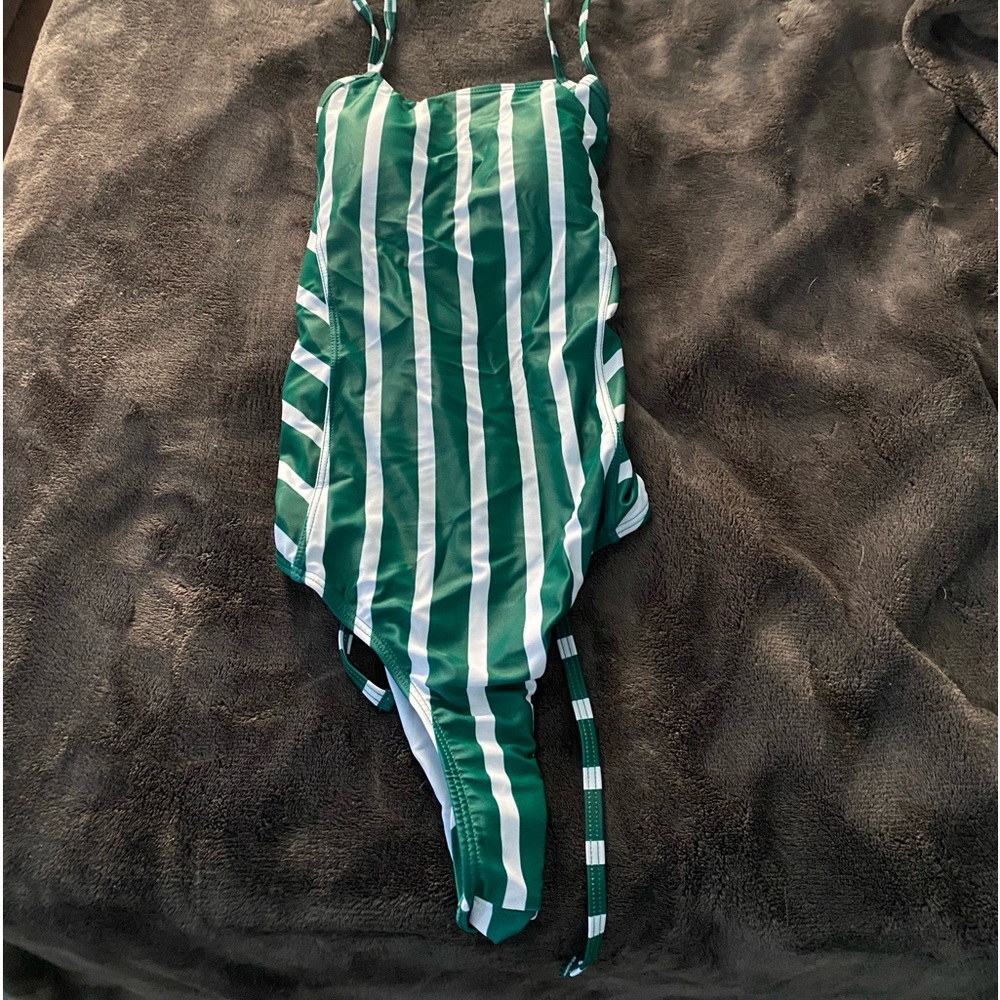 Cute one piece XS bathing suit
